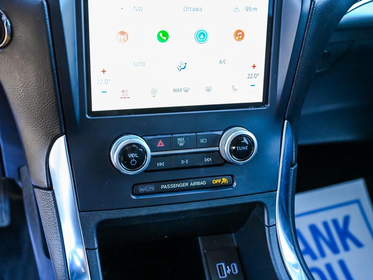 2022 Ford Edge Titanium Photo