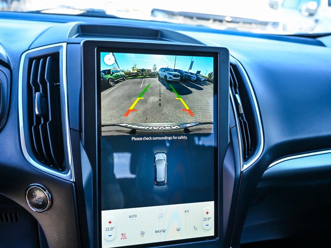2022 Ford Edge Titanium Photo