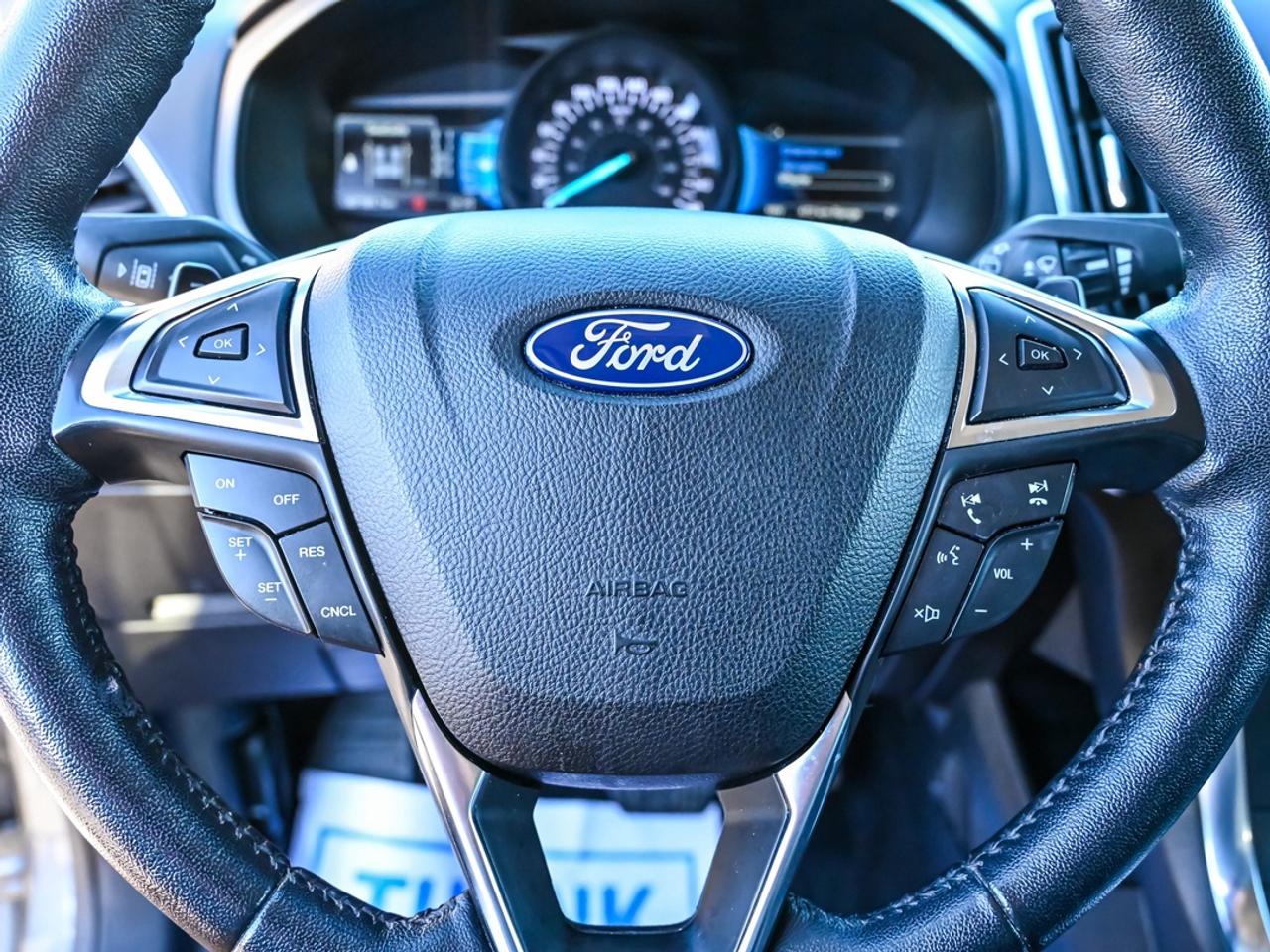 2022 Ford Edge Titanium Photo