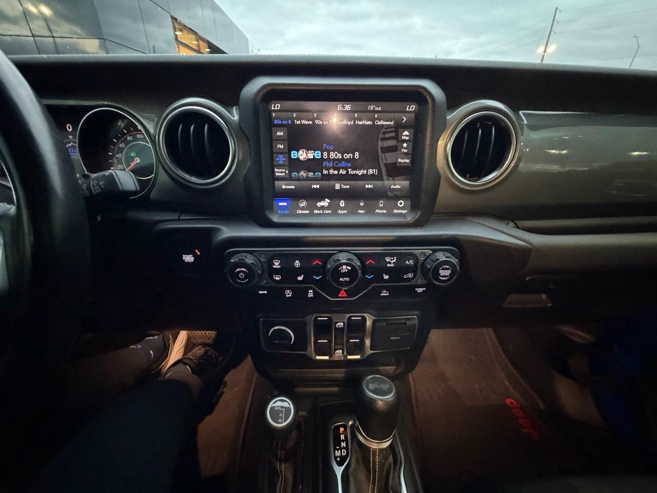 2023 Jeep Wrangler Sahara 24G SAHARA|DUAL TOP|NAV|COLD WTHR PK|NO ACCIDENT| Photo