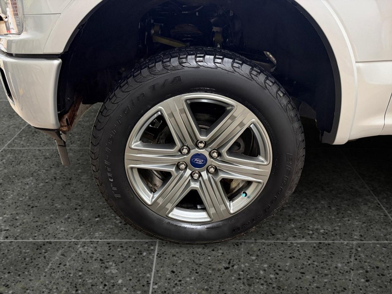 2019 Ford F-150 Lariat 4WD SuperCrew 5.5' Box Photo