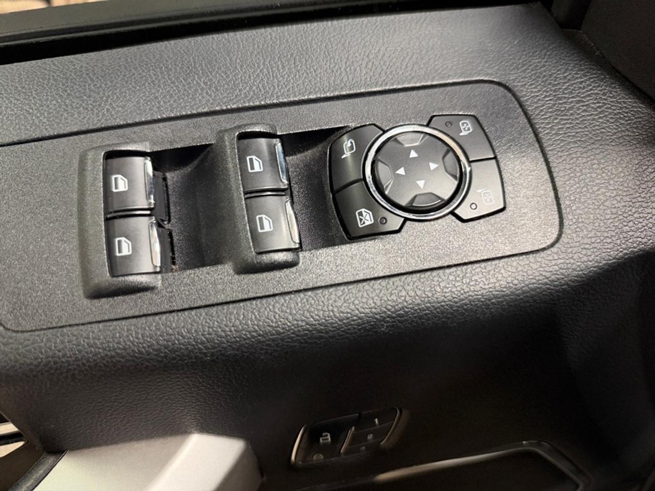 2019 Ford F-150 Lariat 4WD SuperCrew 5.5' Box Photo