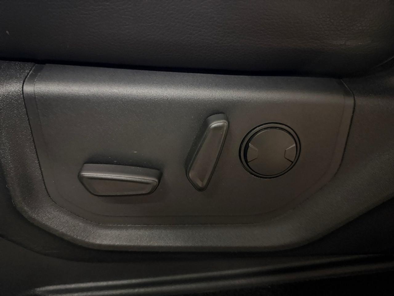 2019 Ford F-150 Lariat 4WD SuperCrew 5.5' Box Photo