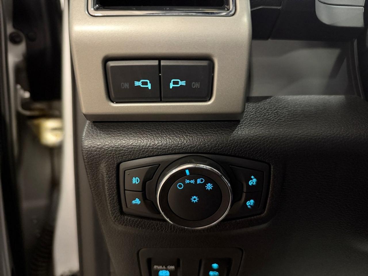 2019 Ford F-150 Lariat 4WD SuperCrew 5.5' Box Photo