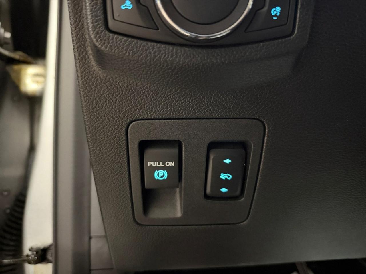 2019 Ford F-150 Lariat 4WD SuperCrew 5.5' Box Photo