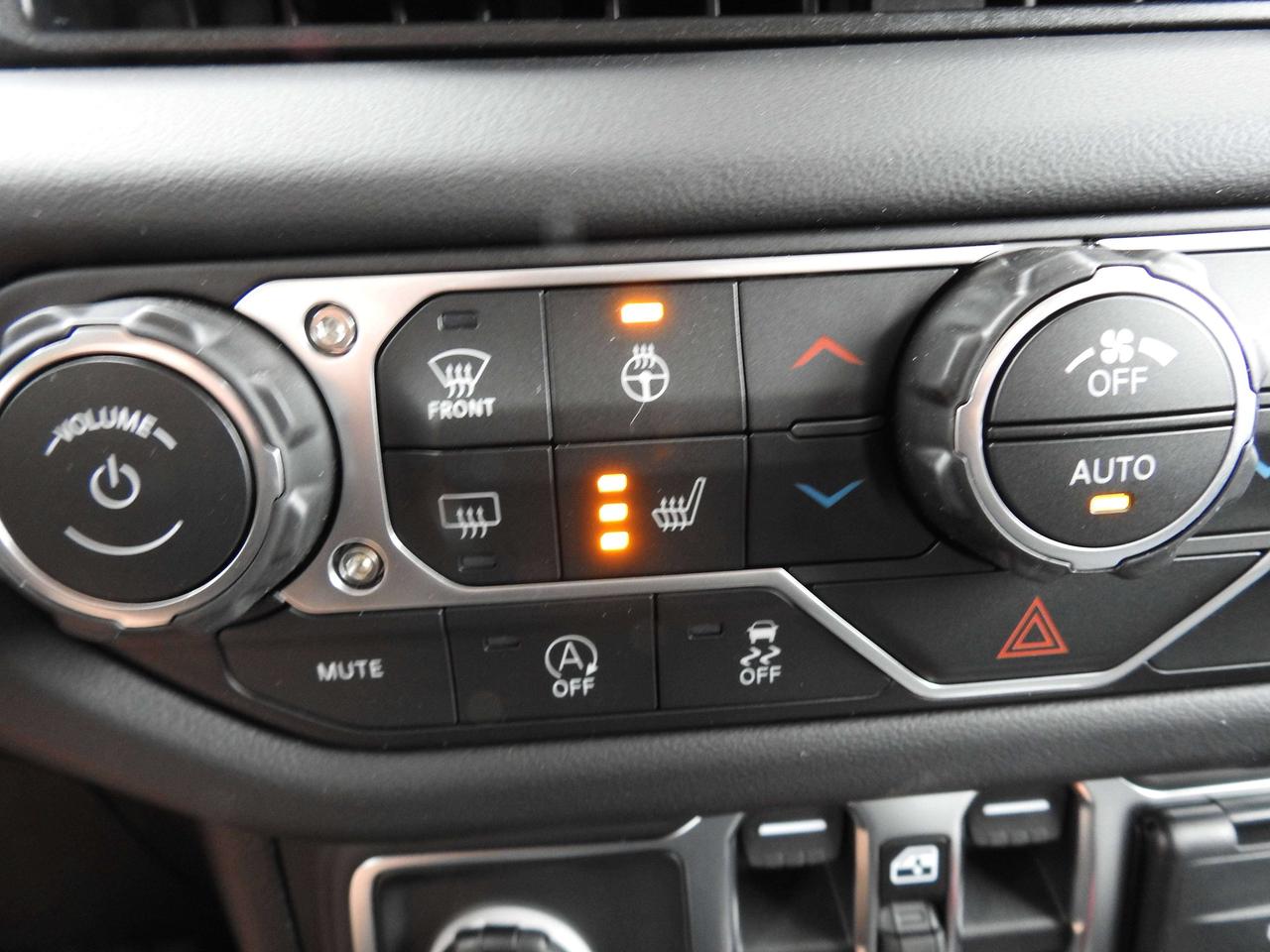 2026 Jeep Wrangler SAHARA - ONLY 424 KMS !!!!! Photo