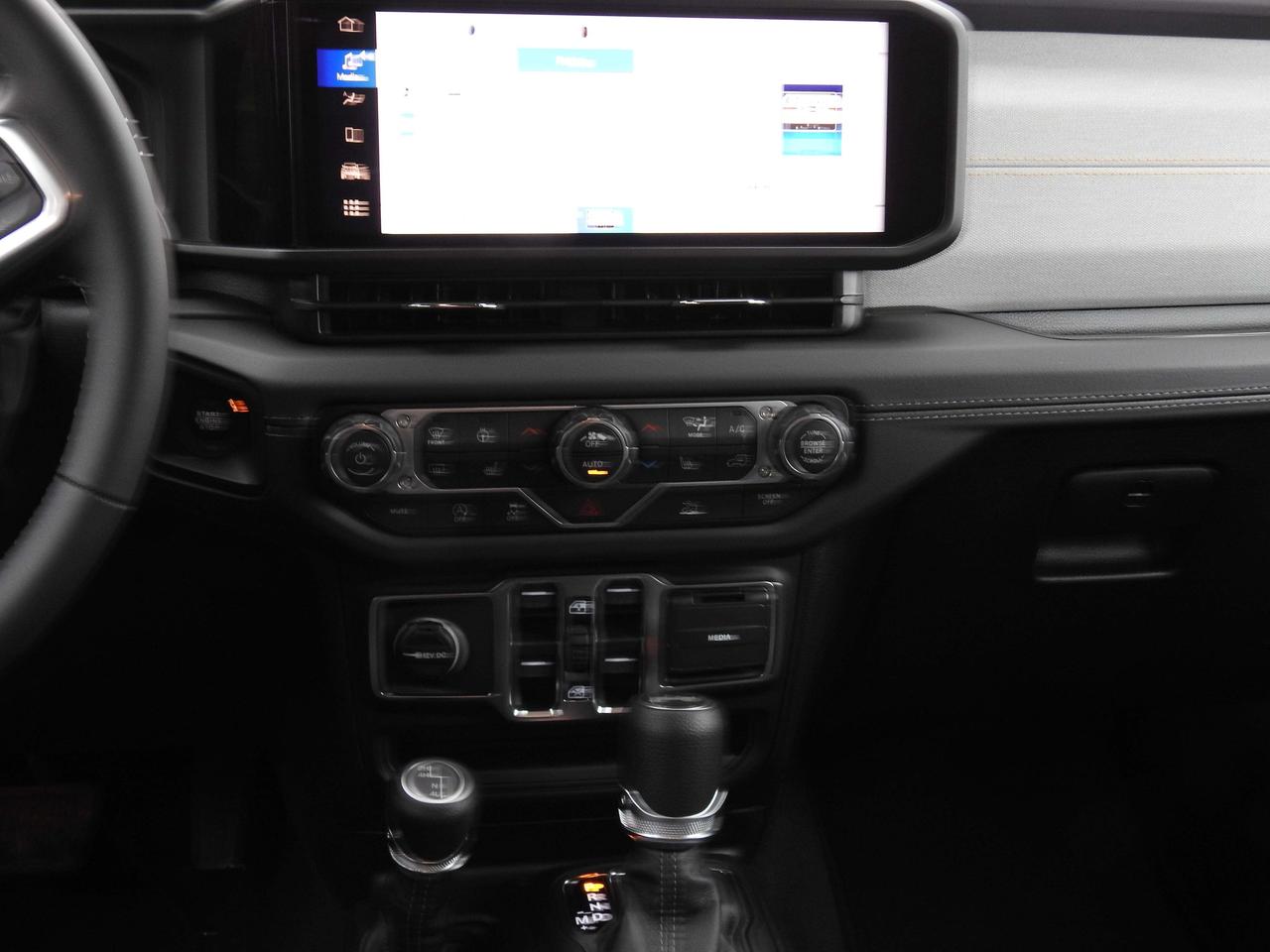 2026 Jeep Wrangler SAHARA - ONLY 424 KMS !!!!! Photo