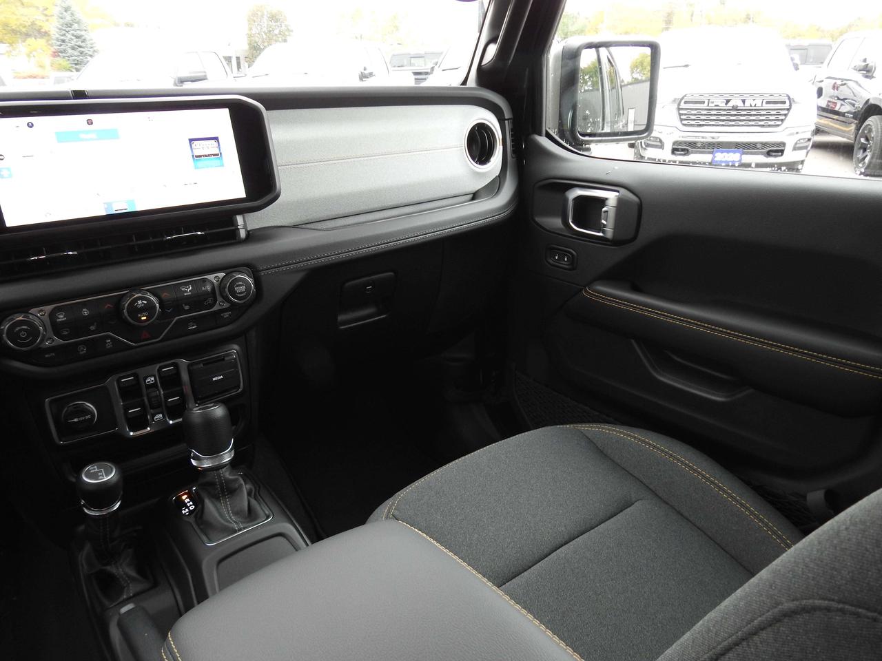 2026 Jeep Wrangler SAHARA - ONLY 424 KMS !!!!! Photo