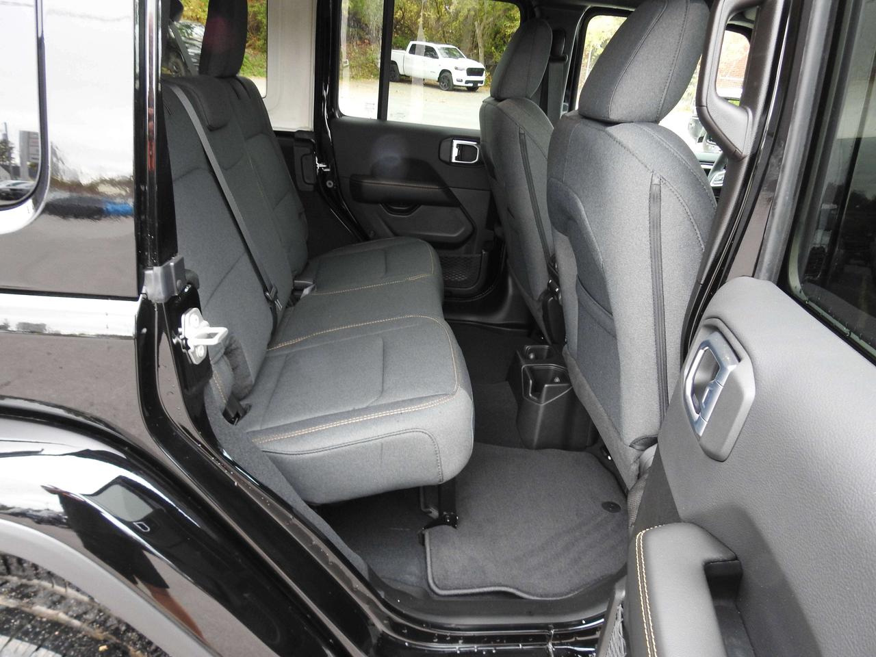 2026 Jeep Wrangler SAHARA - ONLY 424 KMS !!!!! Photo