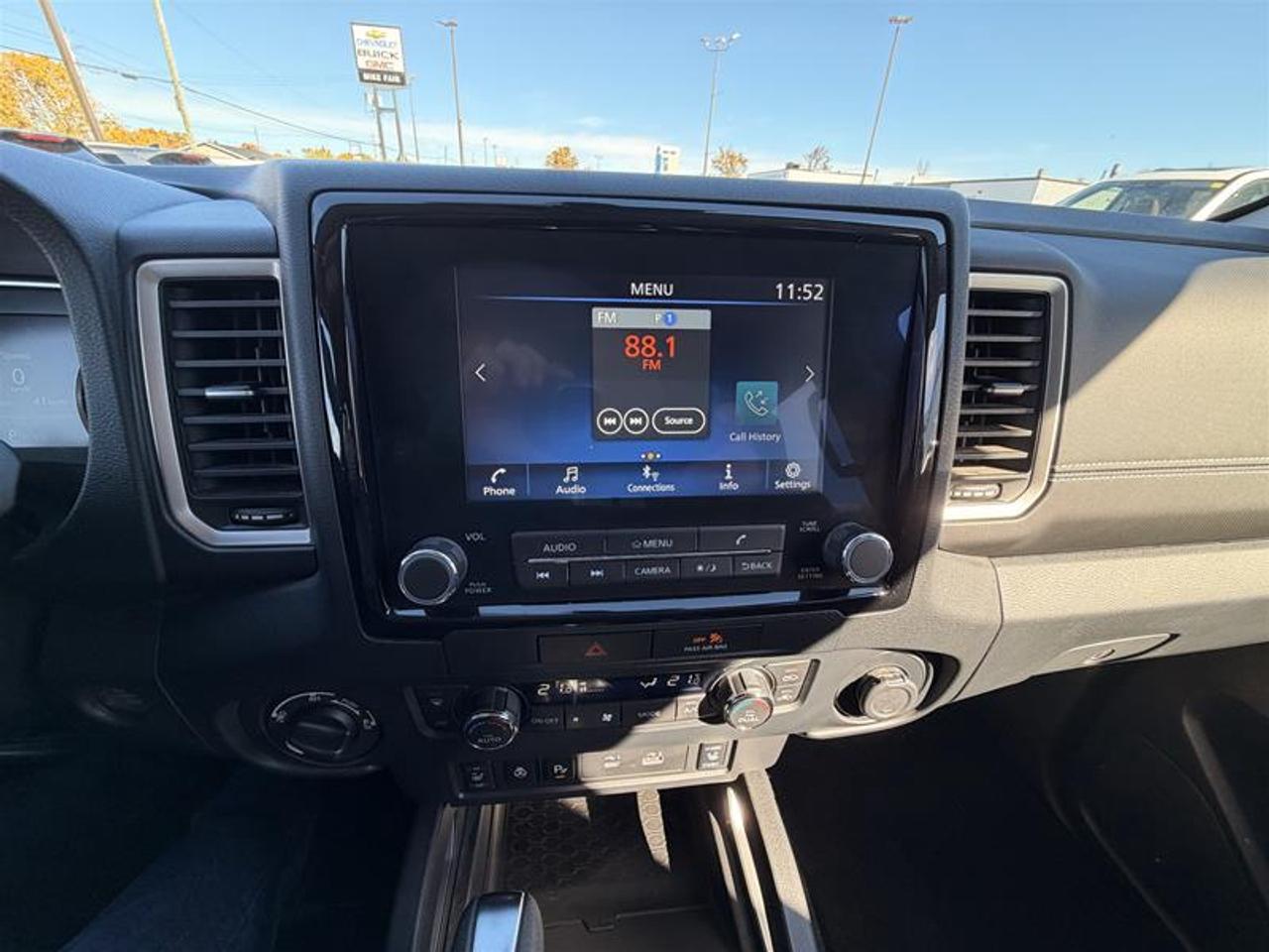 2022 Nissan Frontier Crew Cab SV 4X4 at Photo