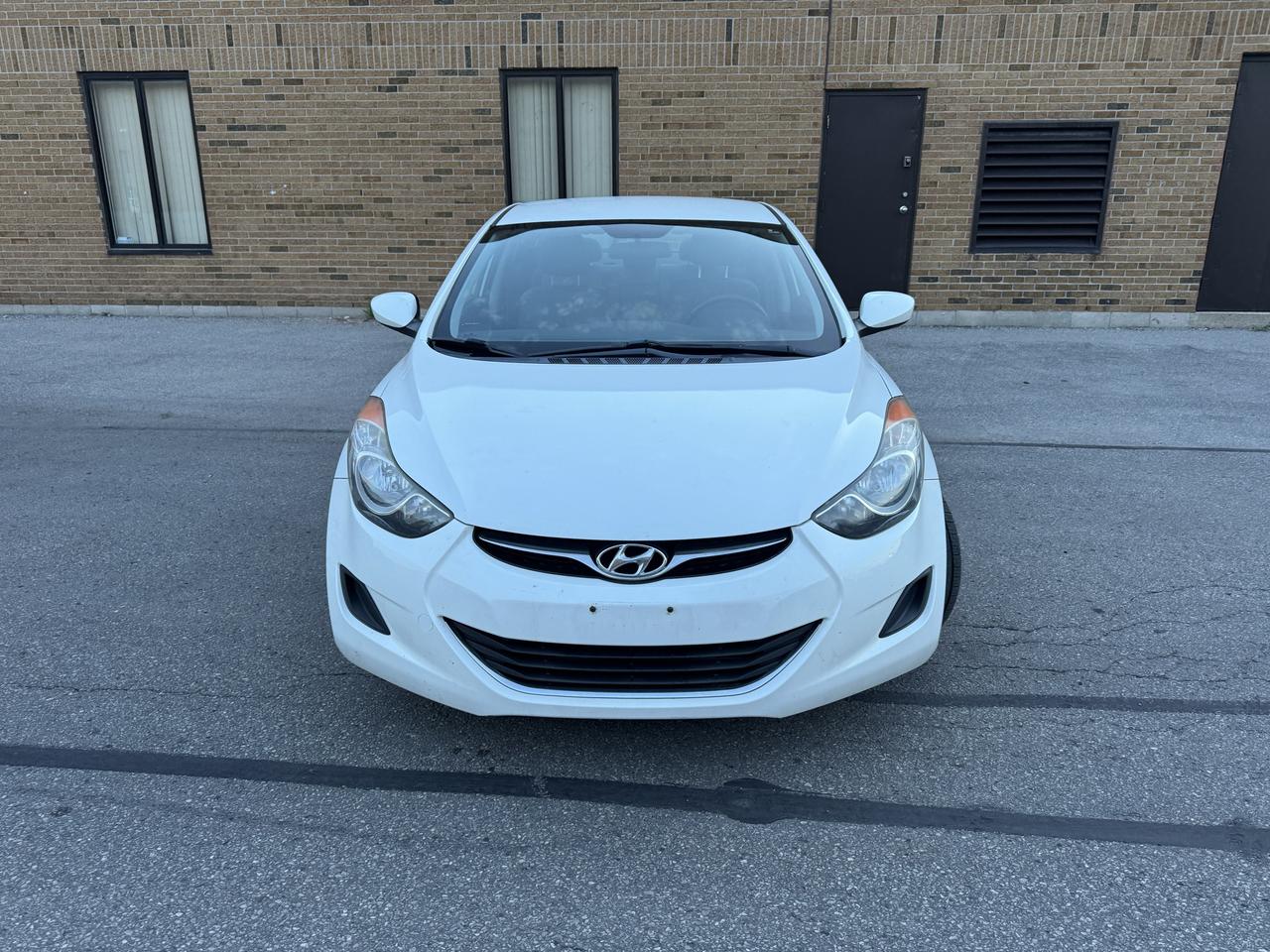 2012 Hyundai Elantra GL Photo1