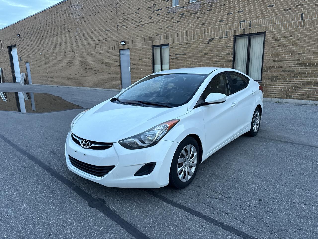 2012 Hyundai Elantra GL Photo2