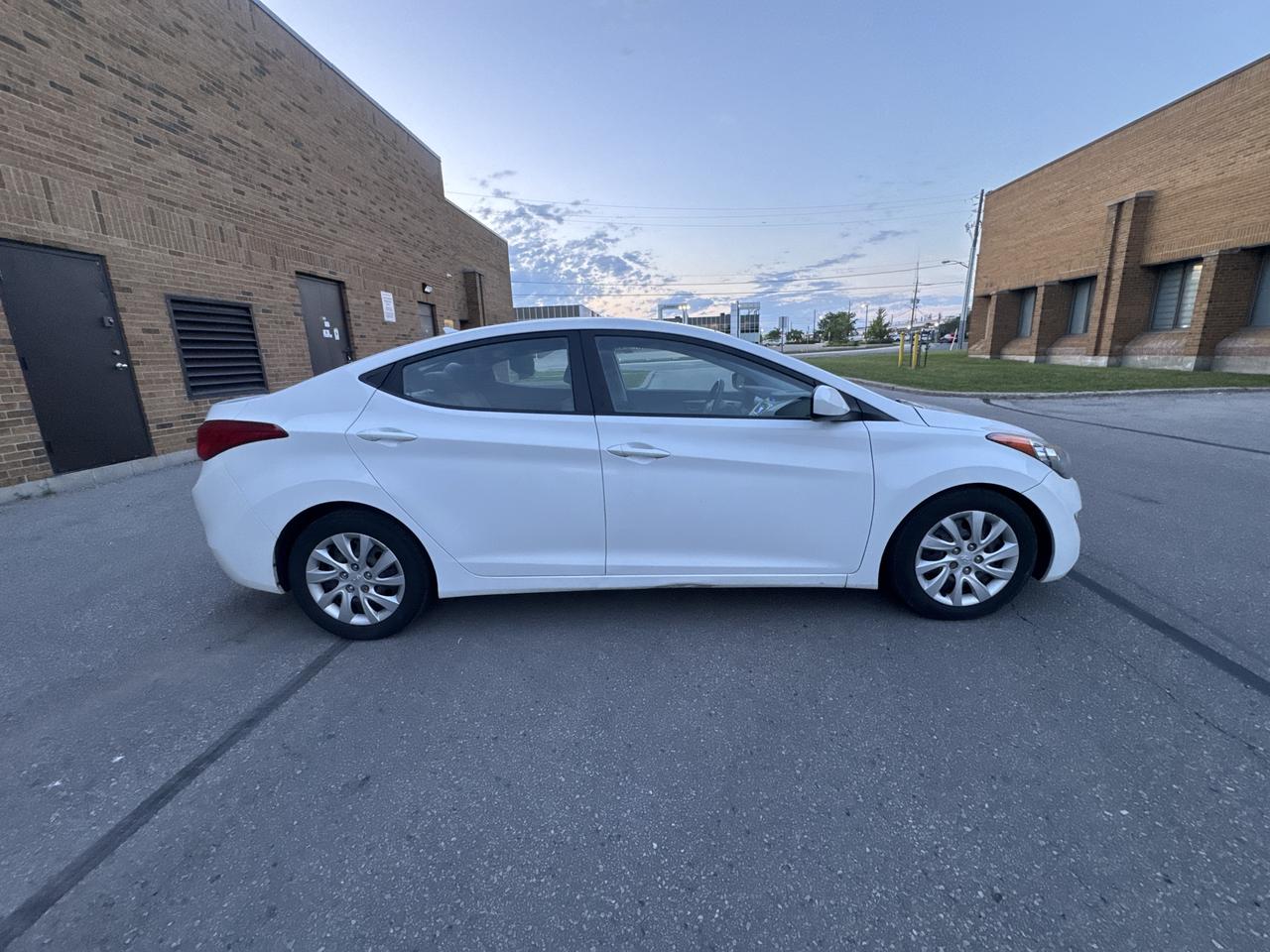 2012 Hyundai Elantra GL Photo4