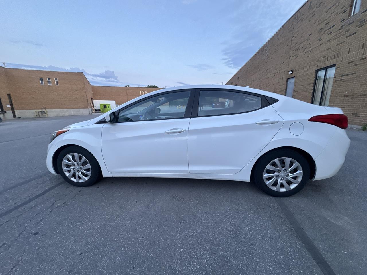 2012 Hyundai Elantra GL Photo