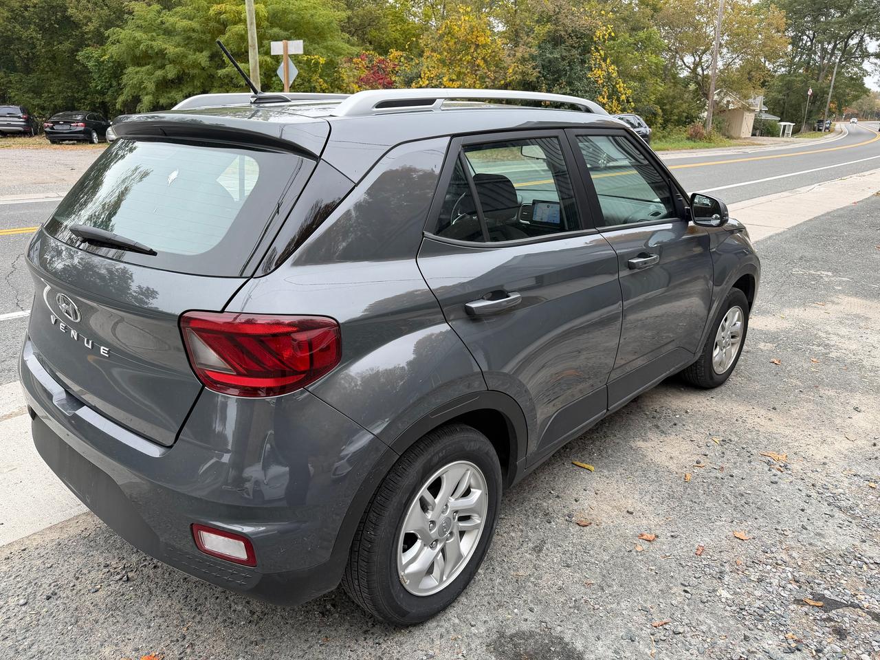 2025 Hyundai Venue PREFERRED - Photo #5