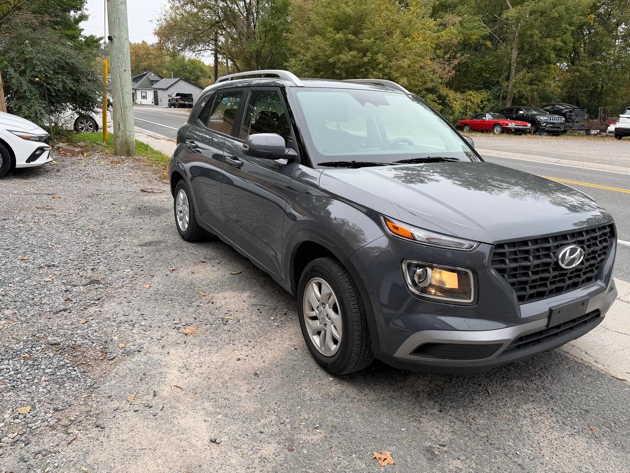 2025 Hyundai Venue PREFERRED - Photo #3