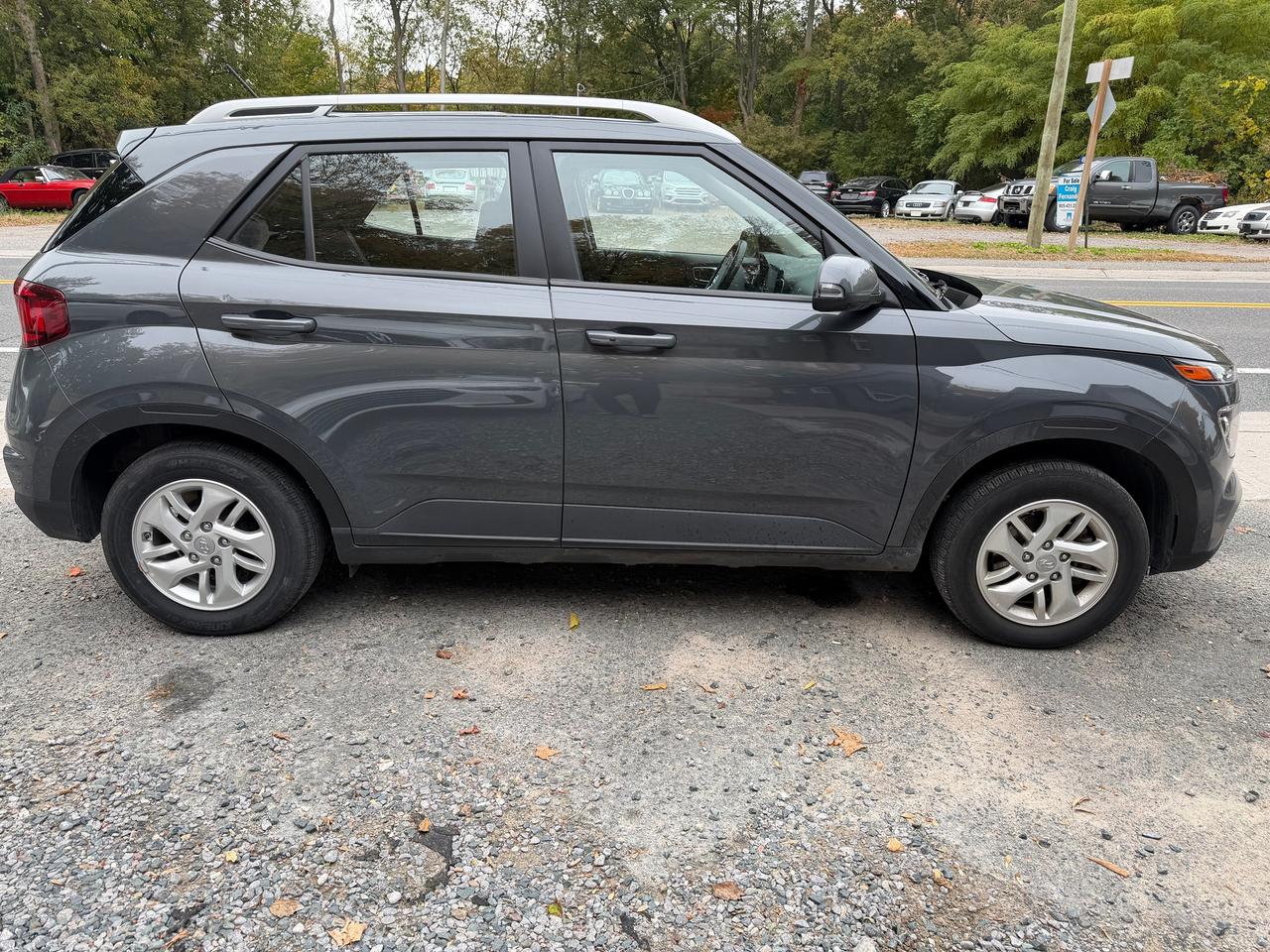 2025 Hyundai Venue PREFERRED - Photo #4