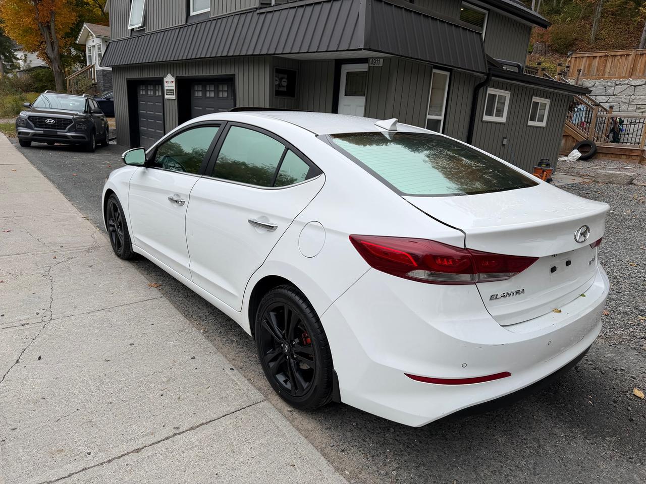 2017 Hyundai Elantra Limited ULTIMATE Photo