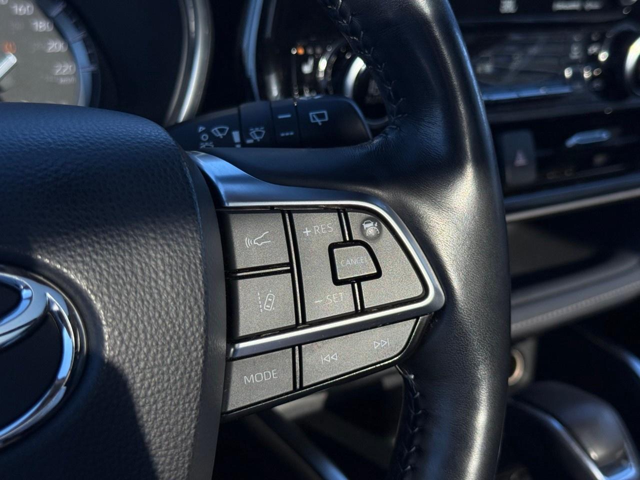 2021 Toyota Highlander LIMITED AWD Photo