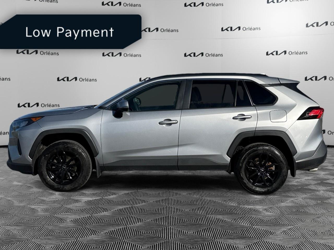 2021 Toyota RAV4 LE AWD Photo