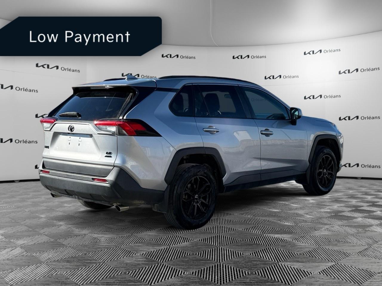 2021 Toyota RAV4 LE AWD Photo4