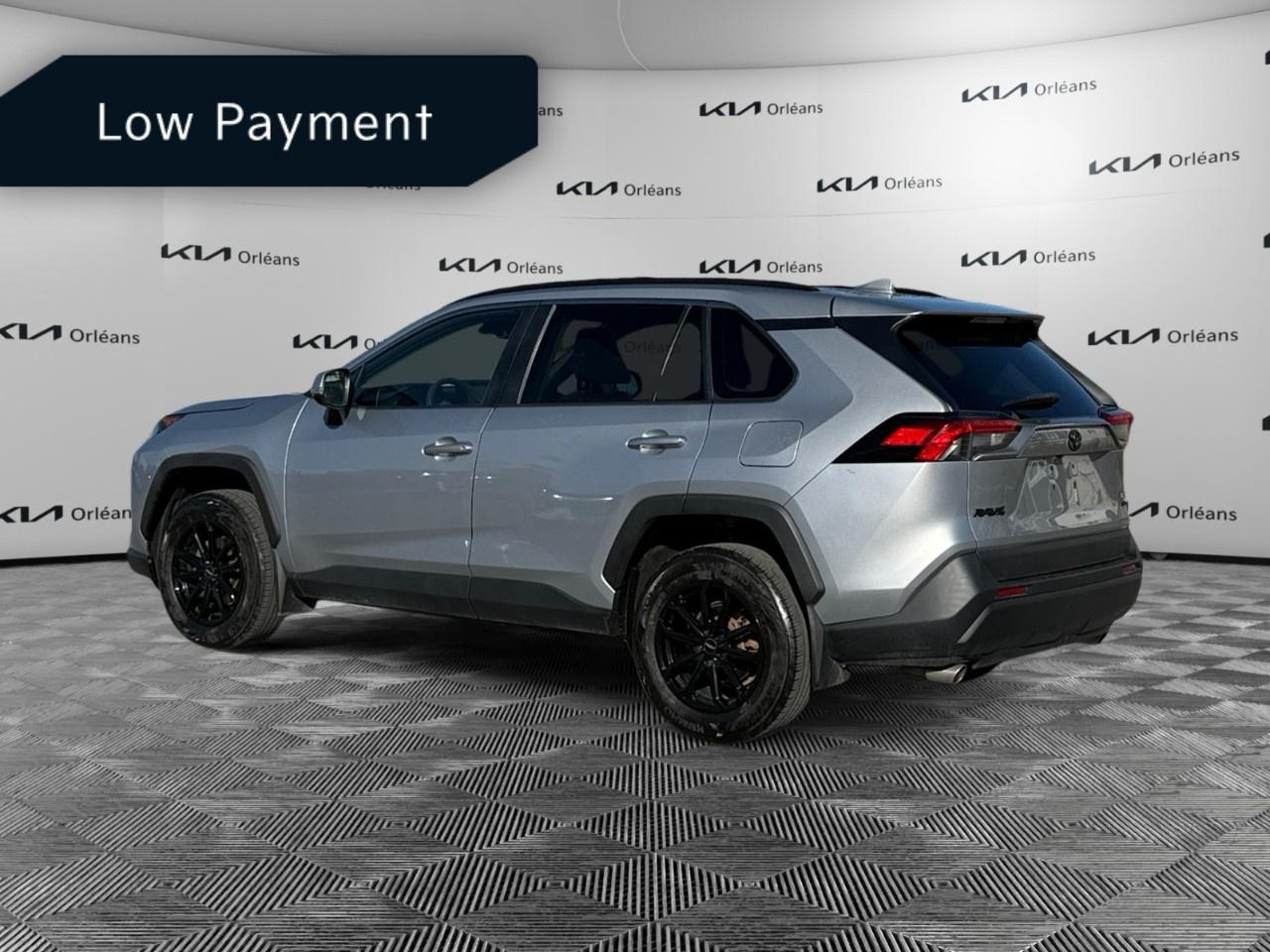 2021 Toyota RAV4 LE AWD Photo2