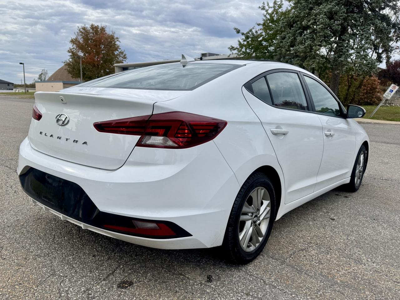 2020 Hyundai Elantra Preferred w/Sun & Safety Package Photo