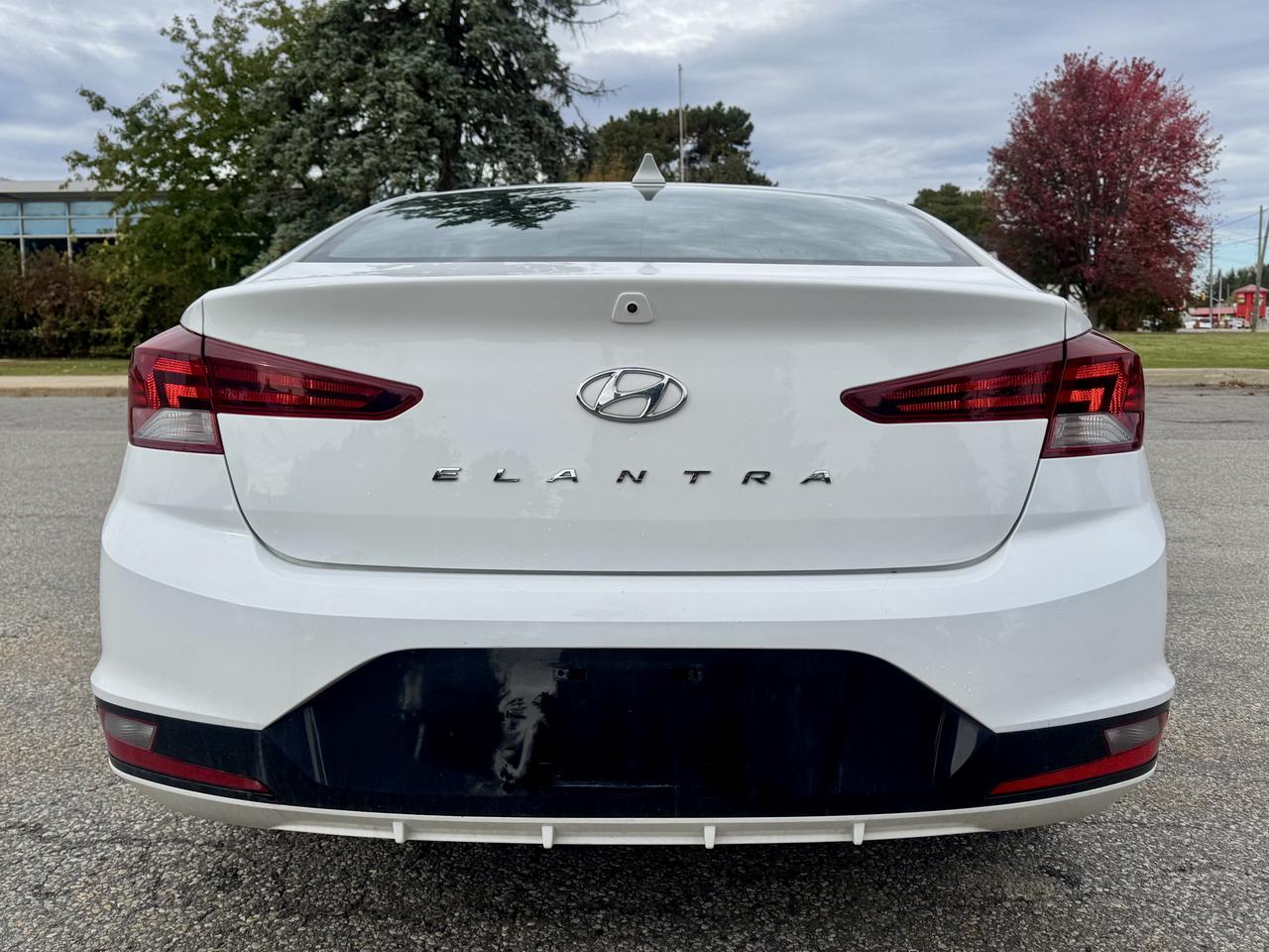 2020 Hyundai Elantra Preferred w/Sun & Safety Package Photo4