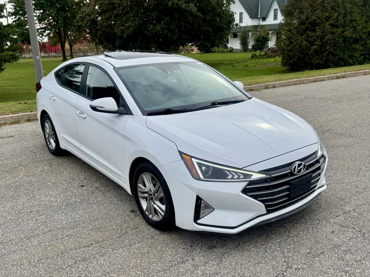2020 Hyundai Elantra Preferred w/Sun & Safety Package Photo5