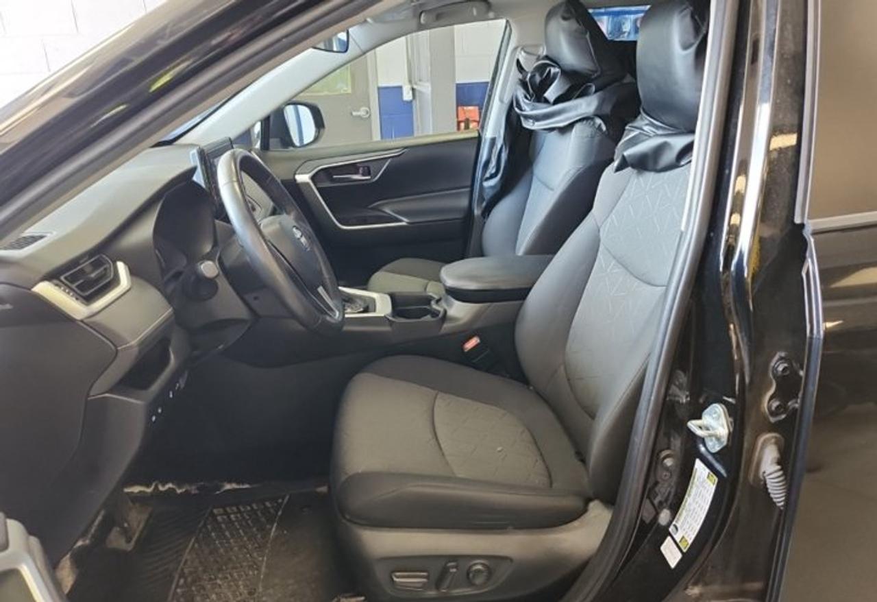 2020 Toyota RAV4 XLE | Sunroof | Radar Cruise | Heated Wheel + Seats | Power Seat + Liftgate | Rear Camera and More ! Photo