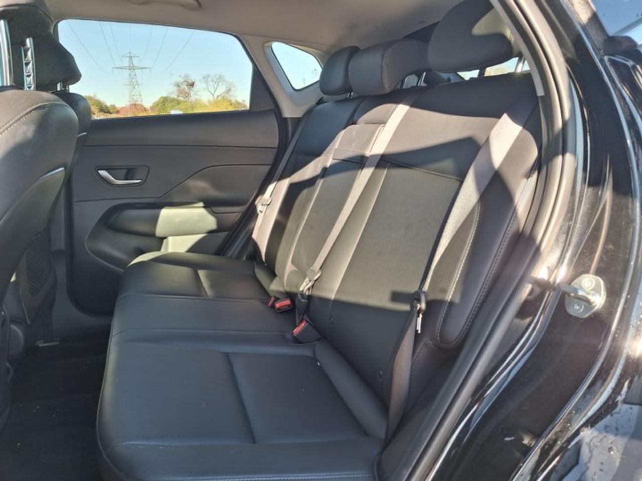 2025 Hyundai KONA Preferred Trend AWD | Leather | Sunroof | Heated Seats + Steering | Remote Start | and More ! Photo