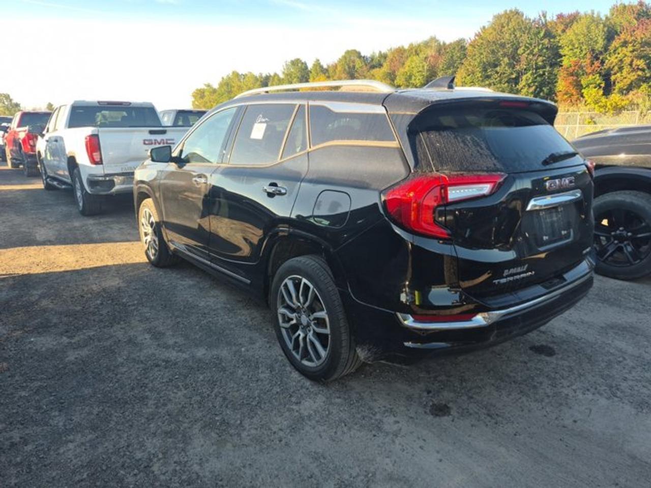 2024 GMC Terrain Denali AWD | Leather | Pano Roof | Heated Seats + Steering | Bose Audio | Remote Start | and More ! Photo