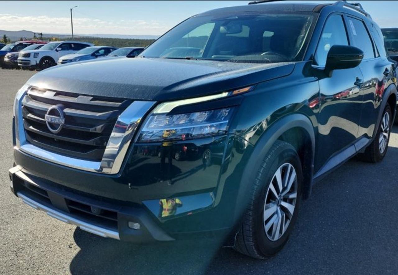 2022 Nissan Pathfinder SL AWD | Leather | Sunroof | Nav | Adaptive Cruise | 360 Camera | Heated Wheel + Seats | and More ! Photo