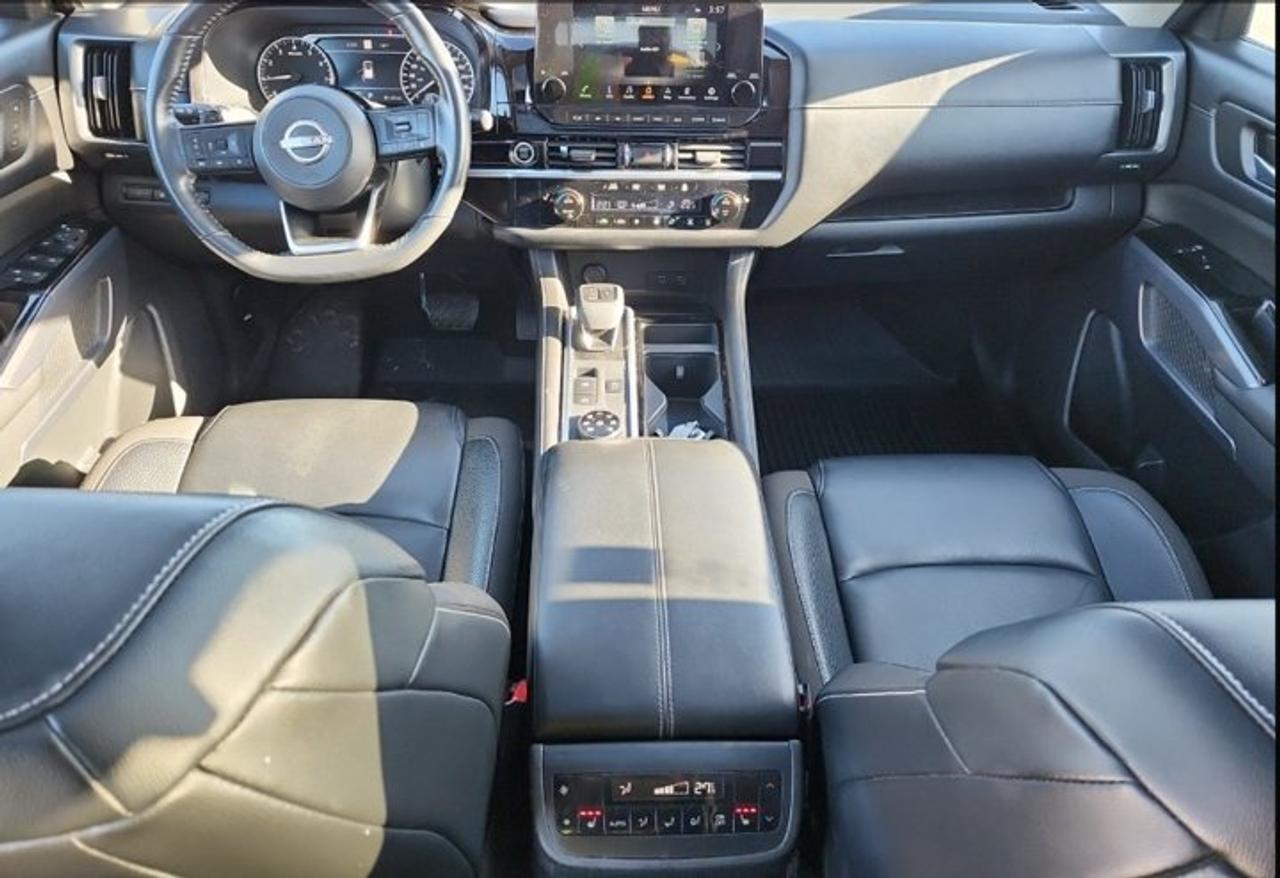 2022 Nissan Pathfinder SL AWD | Leather | Sunroof | Nav | Adaptive Cruise | 360 Camera | Heated Wheel + Seats | and More ! Photo2