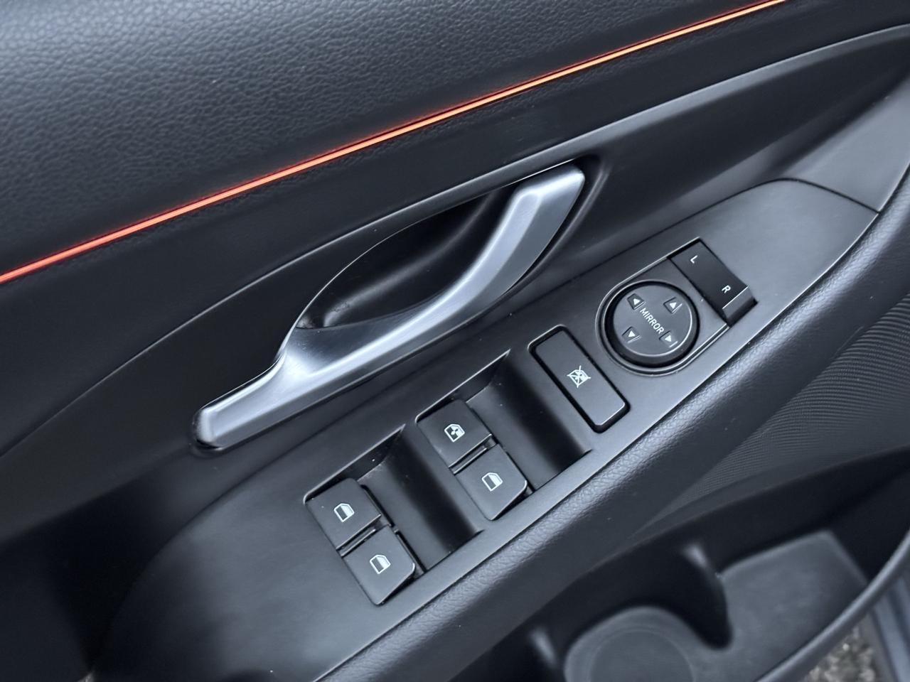 2020 Hyundai Elantra GT Luxury Auto Photo