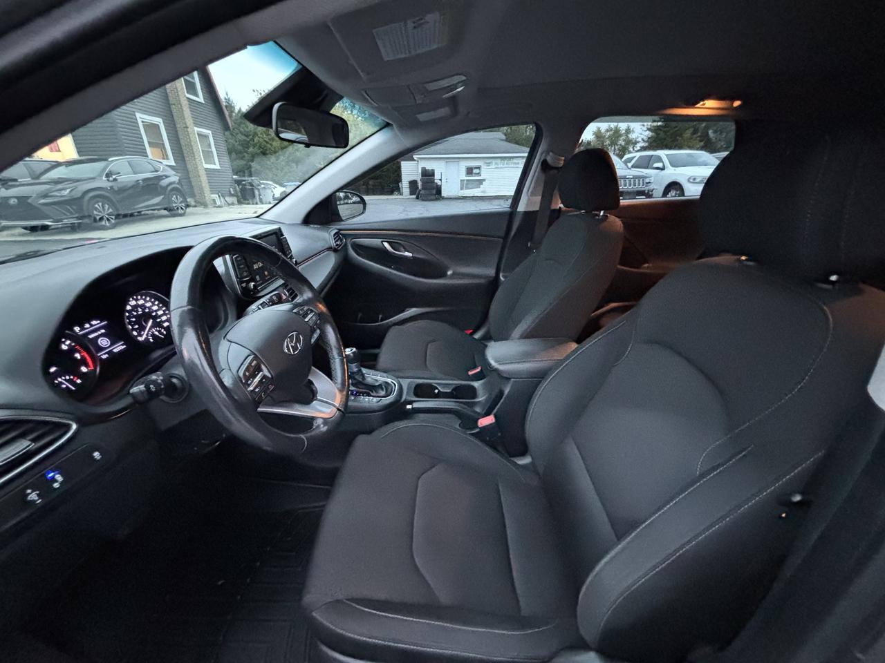 2020 Hyundai Elantra GT Luxury Auto Photo