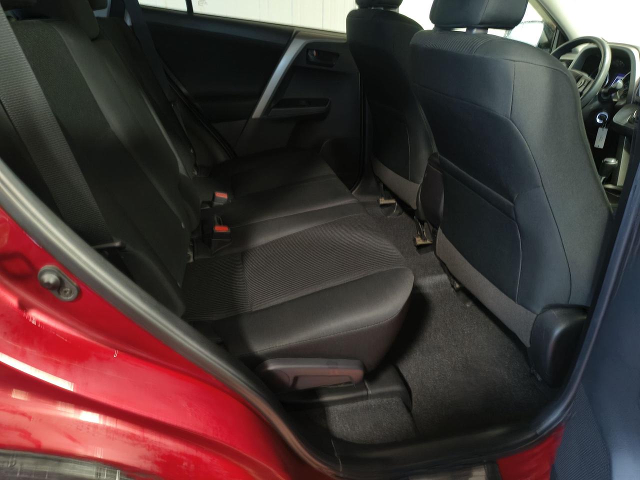 2018 Toyota RAV4 LE Photo0