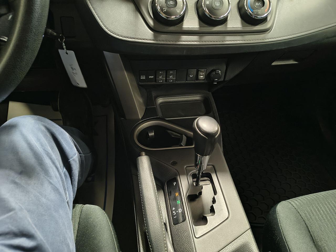 2018 Toyota RAV4 LE Photo