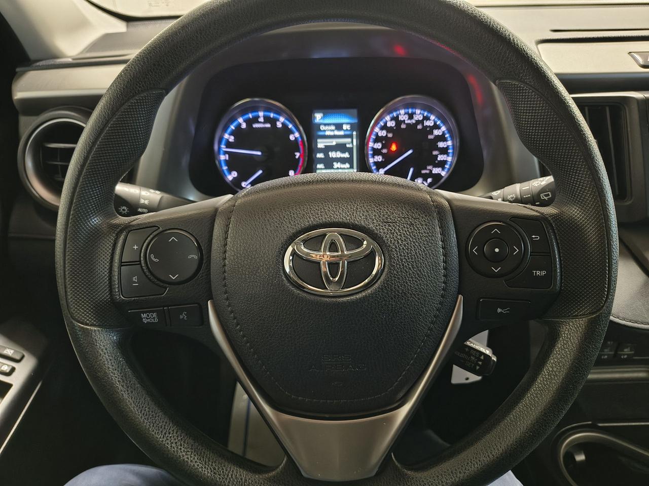 2018 Toyota RAV4 LE Photo0