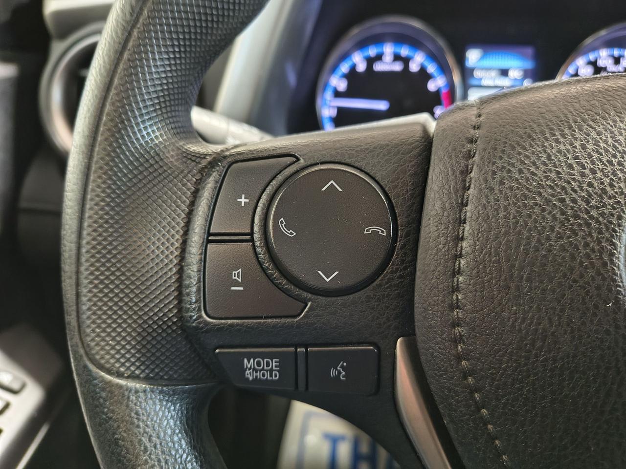 2018 Toyota RAV4 LE Photo0