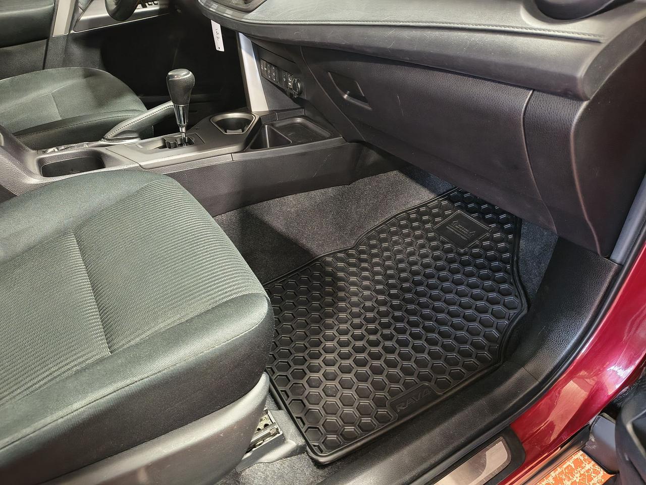 2018 Toyota RAV4 LE Photo
