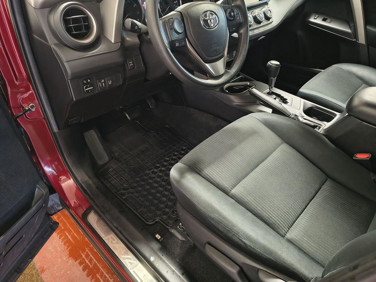 2018 Toyota RAV4 LE Photo