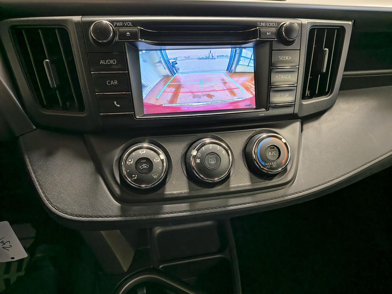 2018 Toyota RAV4 LE Photo0