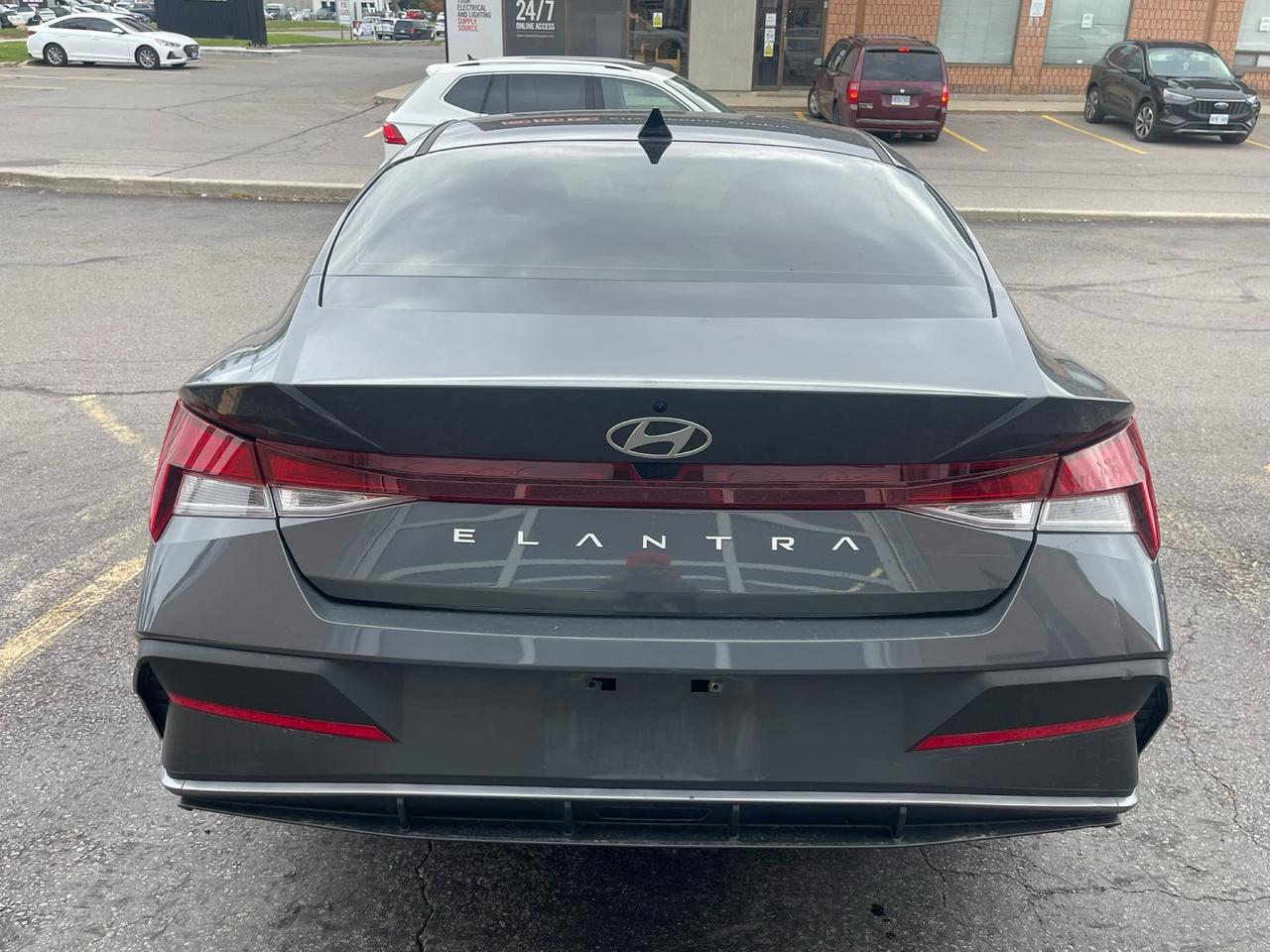 2024 Hyundai Elantra Preferred| NO CLAIMS | CLEAN CARFAX| Photo