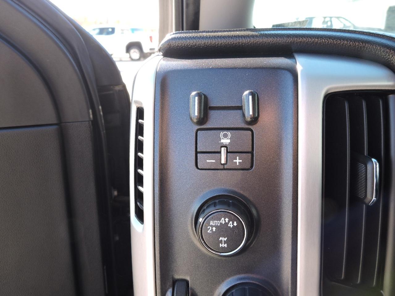 2017 GMC Sierra 1500 SLE 5.3L 4X4 1-Owner 6-Seater Only 128000 KMS Photo