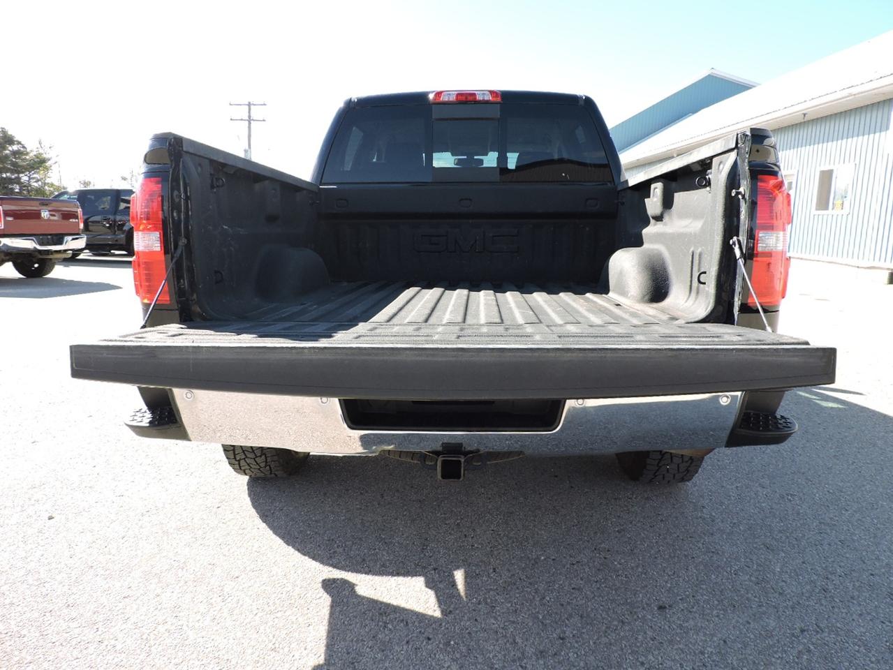 2017 GMC Sierra 1500 SLE 5.3L 4X4 1-Owner 6-Seater Only 128000 KMS Photo
