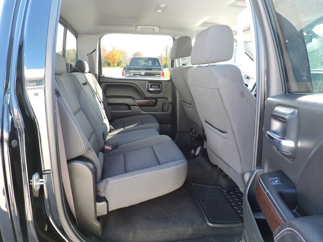 2017 GMC Sierra 1500 SLE 5.3L 4X4 1-Owner 6-Seater Only 128000 KMS Photo