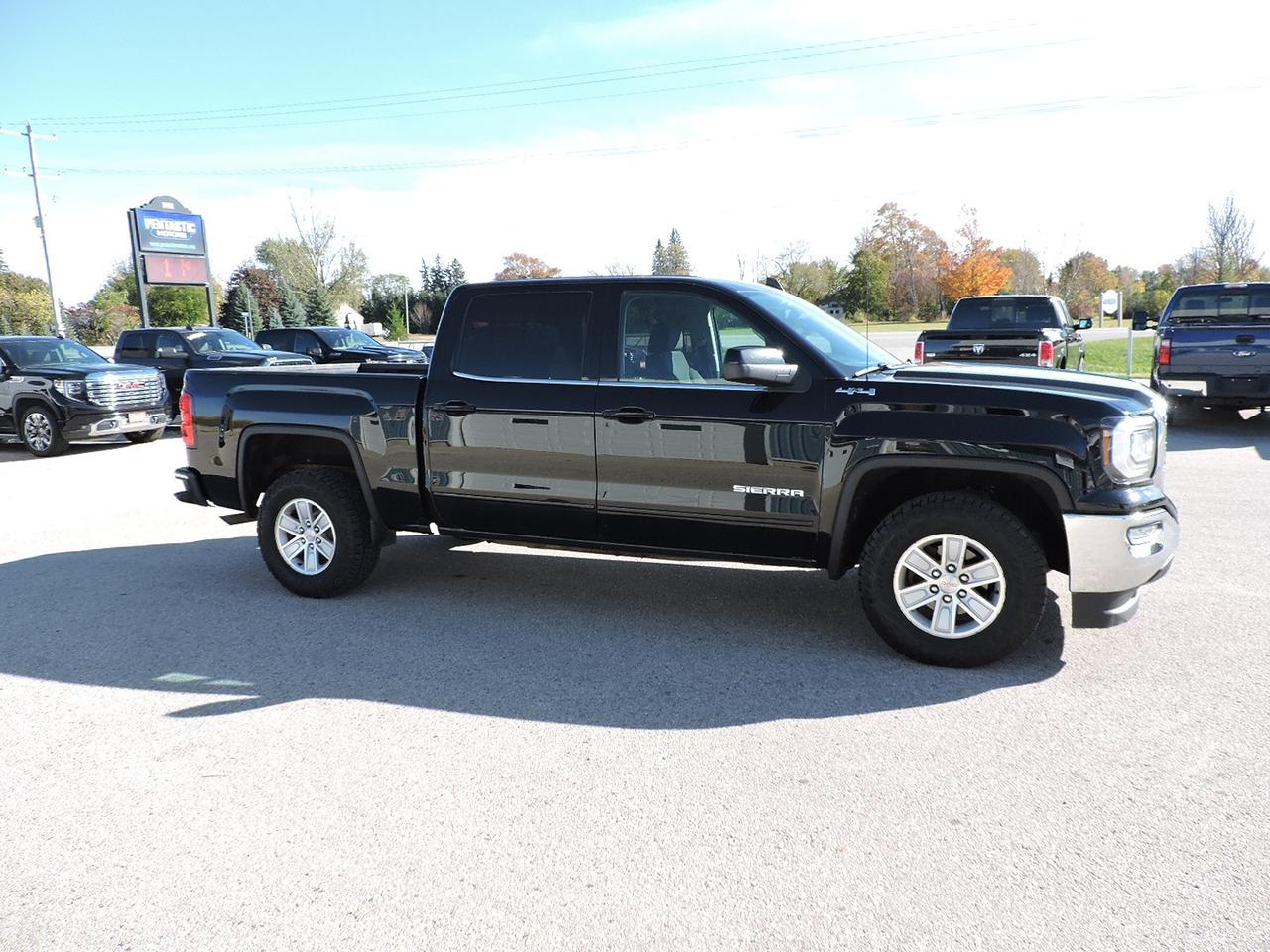 2017 GMC Sierra 1500 SLE 5.3L 4X4 1-Owner 6-Seater Only 128000 KMS Photo2