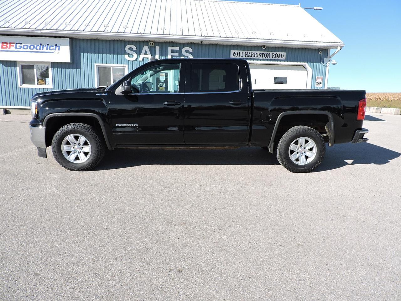 2017 GMC Sierra 1500 SLE 5.3L 4X4 1-Owner 6-Seater Only 128000 KMS Photo