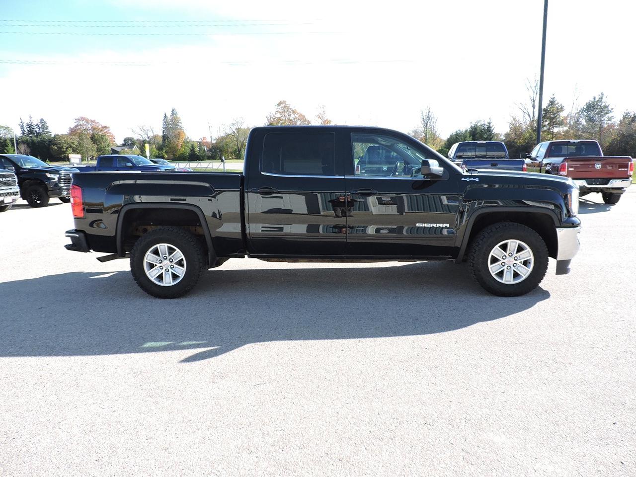 2017 GMC Sierra 1500 SLE 5.3L 4X4 1-Owner 6-Seater Only 128000 KMS Photo